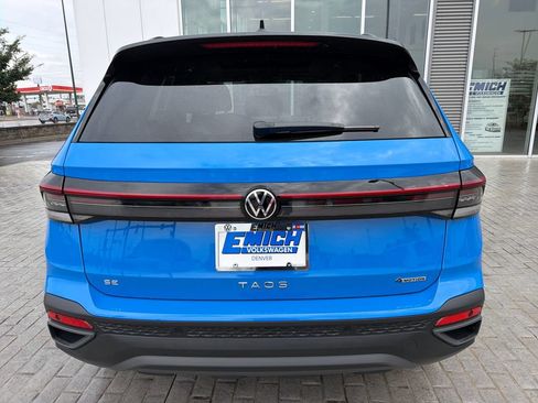 Used 2025 Volkswagen Taos SE AWD/4WD image 6