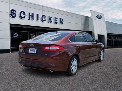 Used 2016 Ford Fusion SE FWD image 3
