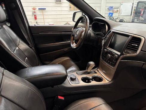 Used 2016 Jeep Grand Cherokee Limited w/ Luxury Group II AWD/4WD image 28