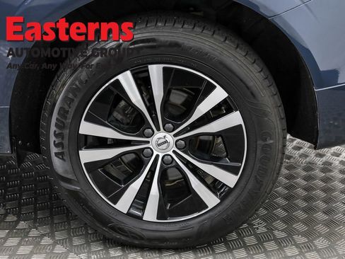 Used 2023 Volvo XC60 B5 Core image 33