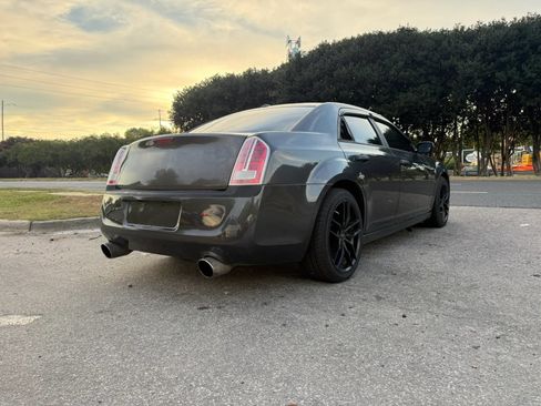 Used 2013 Chrysler 300 C RWD image 6