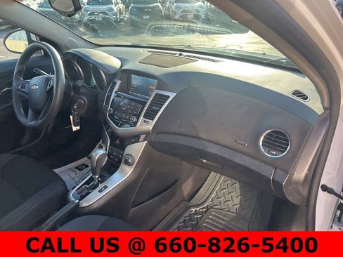 Used 2015 Chevrolet Cruze LT image 9