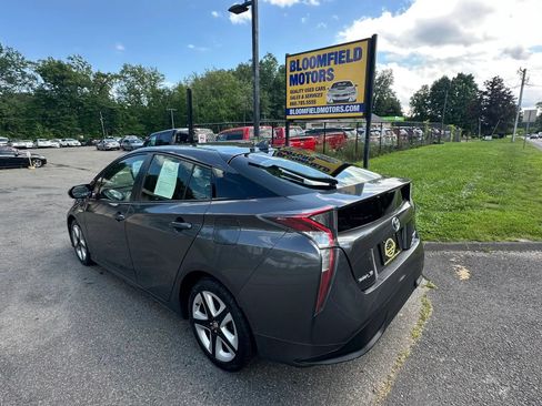 Used 2017 Toyota Prius Three Touring FWD image 7