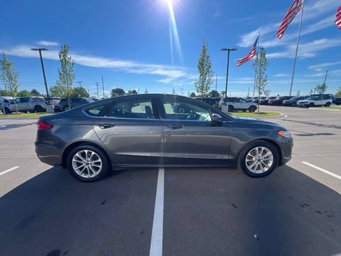 Used 2020 Ford Fusion SE FWD image 4
