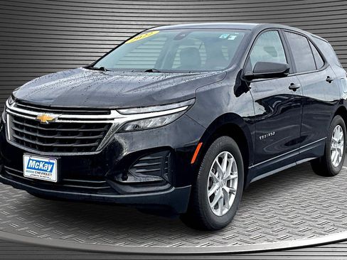 Used 2022 Chevrolet Equinox LS w/ LS Convenience Package image 3