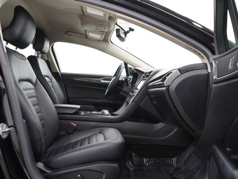 Used 2017 Ford Fusion SE w/ Fusion SE Technology Package image 11