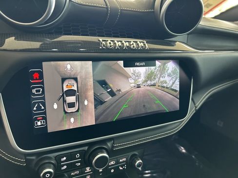 Used 2019 Ferrari Portofino RWD image 24