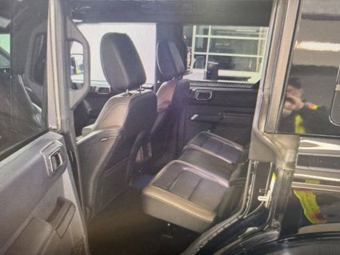 Used 2025 Ford Bronco Outer Banks image 8