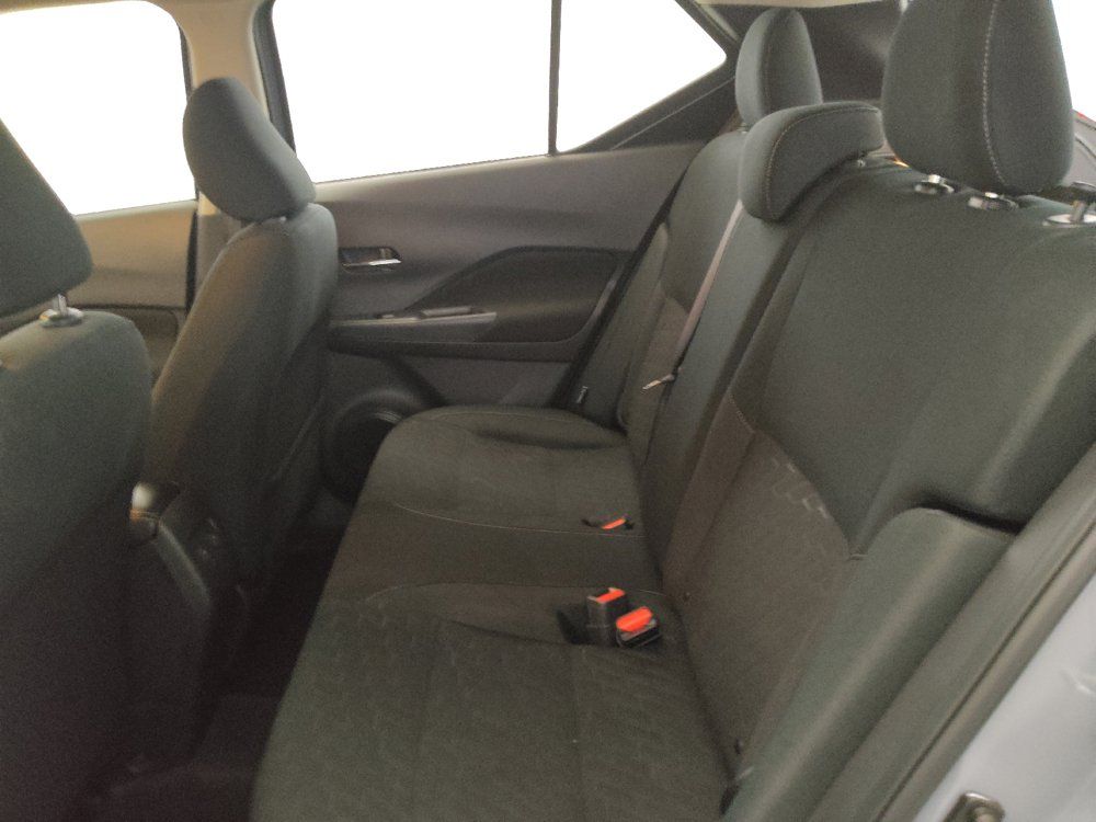 Used 2024 Nissan Kicks SV w/ Interior Electronics Package FWD image 18