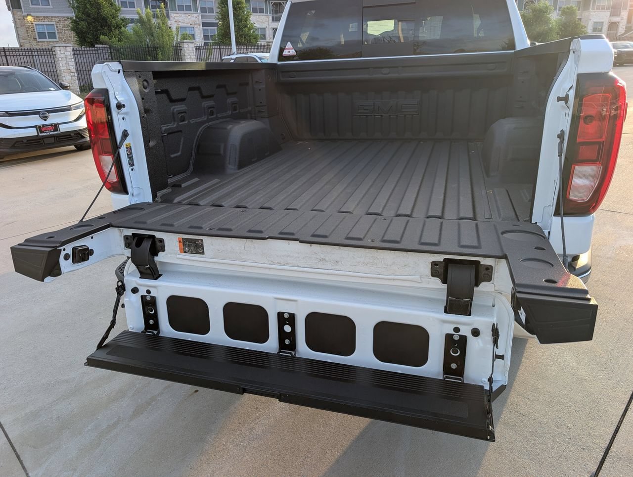 New 2026 GMC Sierra 1500 SLE AWD/4WD image 7