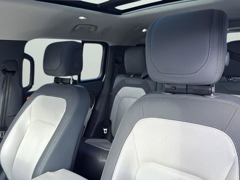 Used 2024 Land Rover Defender 130 X-Dynamic SE image 10