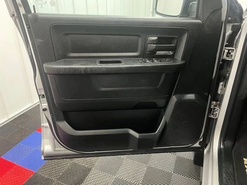 Used 2018 RAM 1500 Express AWD/4WD image 17