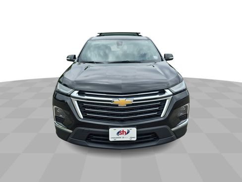 Used 2023 Chevrolet Traverse LT AWD/4WD image 3