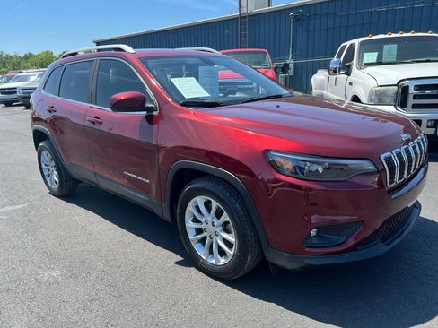 Used 2019 Jeep Cherokee Latitude w/ Popular Appearance Group FWD image 3