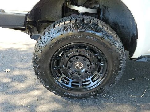 Used 2016 Nissan Frontier PRO-4X AWD/4WD image 9