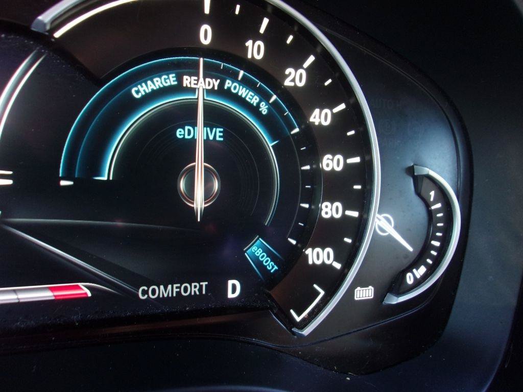 Used 2019 BMW 530e w/ Luxury Package RWD image 24