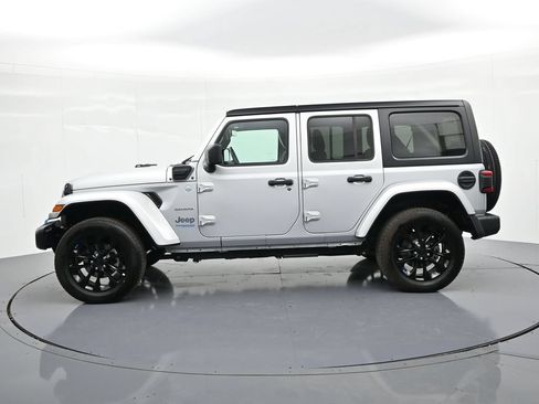 Used 2022 Jeep Wrangler Unlimited Sahara w/ Cold Weather Group AWD/4WD image 9