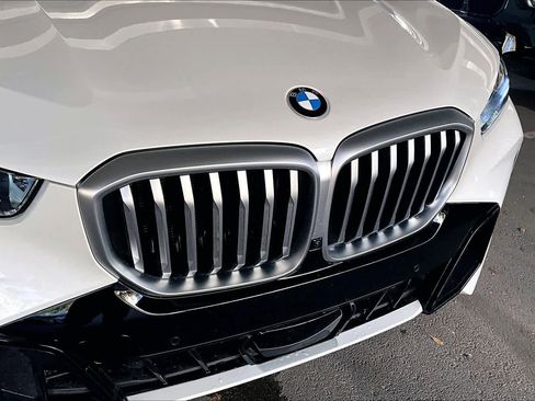 Used 2025 BMW X5 xDrive40i w/ M Sport Package image 29