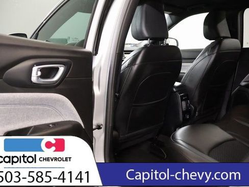 Used 2025 Jeep Compass Latitude image 29