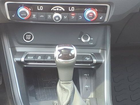 Used 2025 Audi Q3 2.0T Premium w/ Convenience Package AWD/4WD image 17
