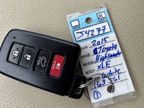 Used 2015 Toyota Highlander Limited image 42