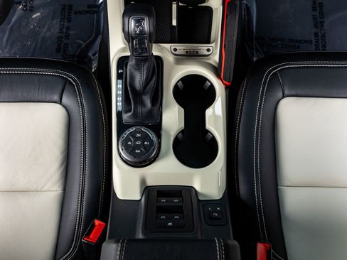 Used 2026 Ford Bronco Outer Banks AWD/4WD image 28