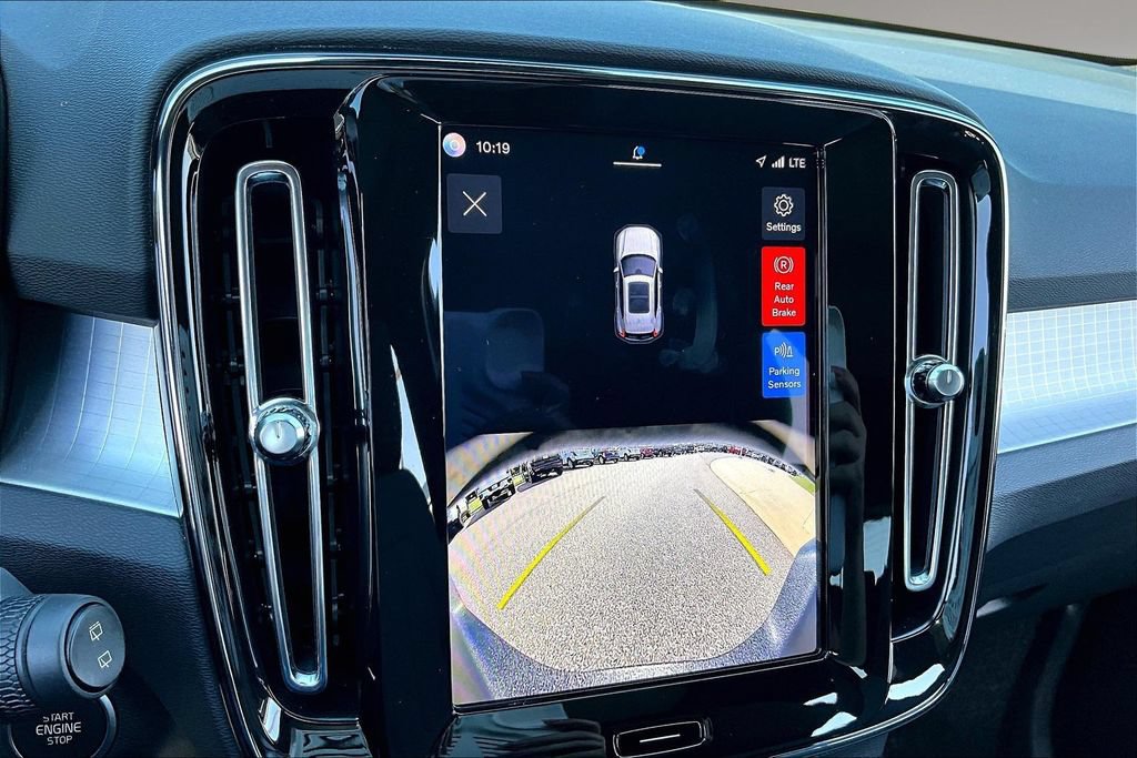 Used 2025 Volvo XC40 B5 Core AWD/4WD image 23