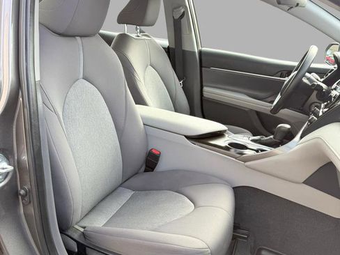 Used 2022 Toyota Camry LE image 29