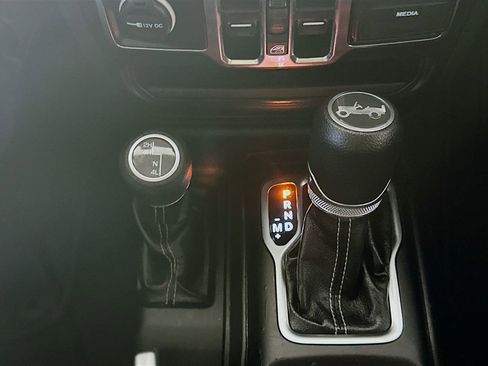 Used 2019 Jeep Wrangler Unlimited Sahara image 16