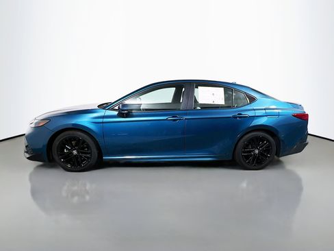 Used 2025 Toyota Camry SE w/ Multimedia Upgrade Package image 9