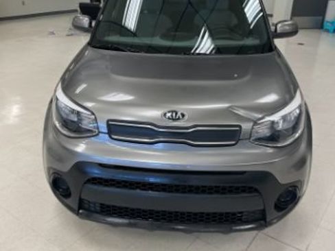 Used 2018 Kia Soul FWD image 2