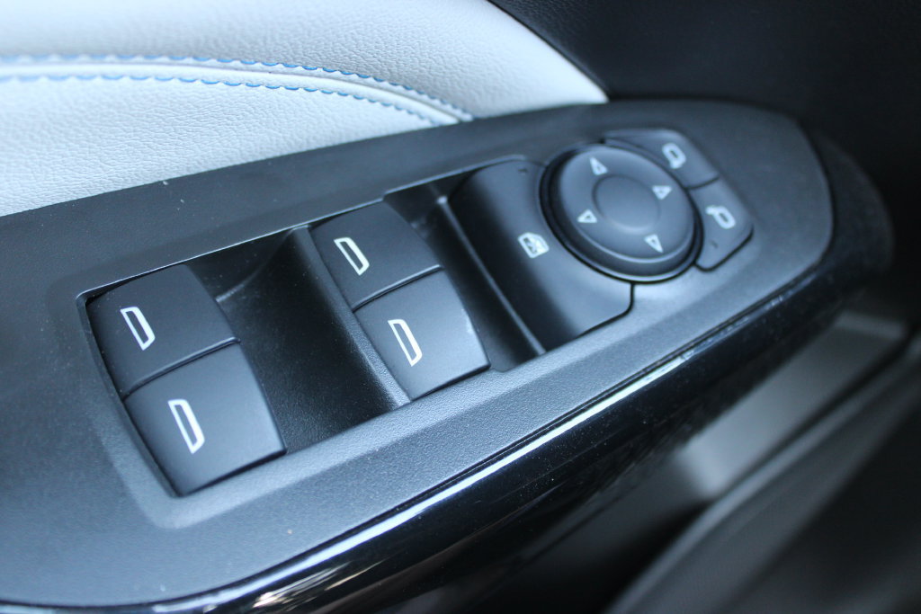 Used 2025 Chevrolet Trax LT FWD image 27