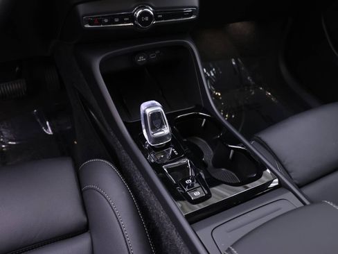 New 2026 Volvo XC40 B5 Plus w/ Protection Package Premier image 18