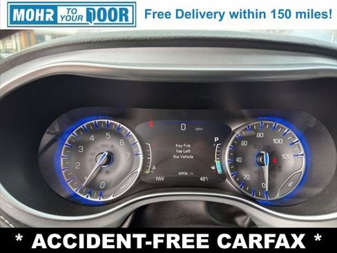 Used 2020 Chrysler Pacifica Limited w/ S Appearance Package image 15