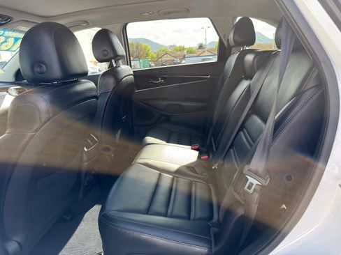 Used 2020 Kia Sorento EX image 18