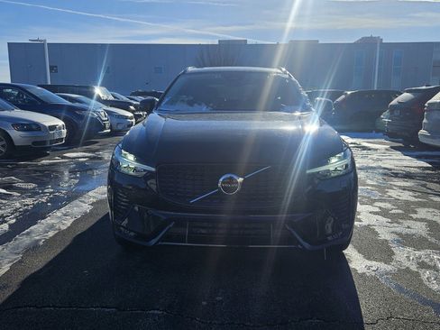 Certified 2025 Volvo XC60 B5 Core image 9