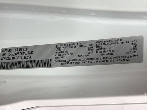 Used 2025 Jeep Wrangler Sahara image 32