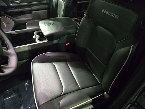 New 2026 RAM 1500 Laramie AWD/4WD image 15