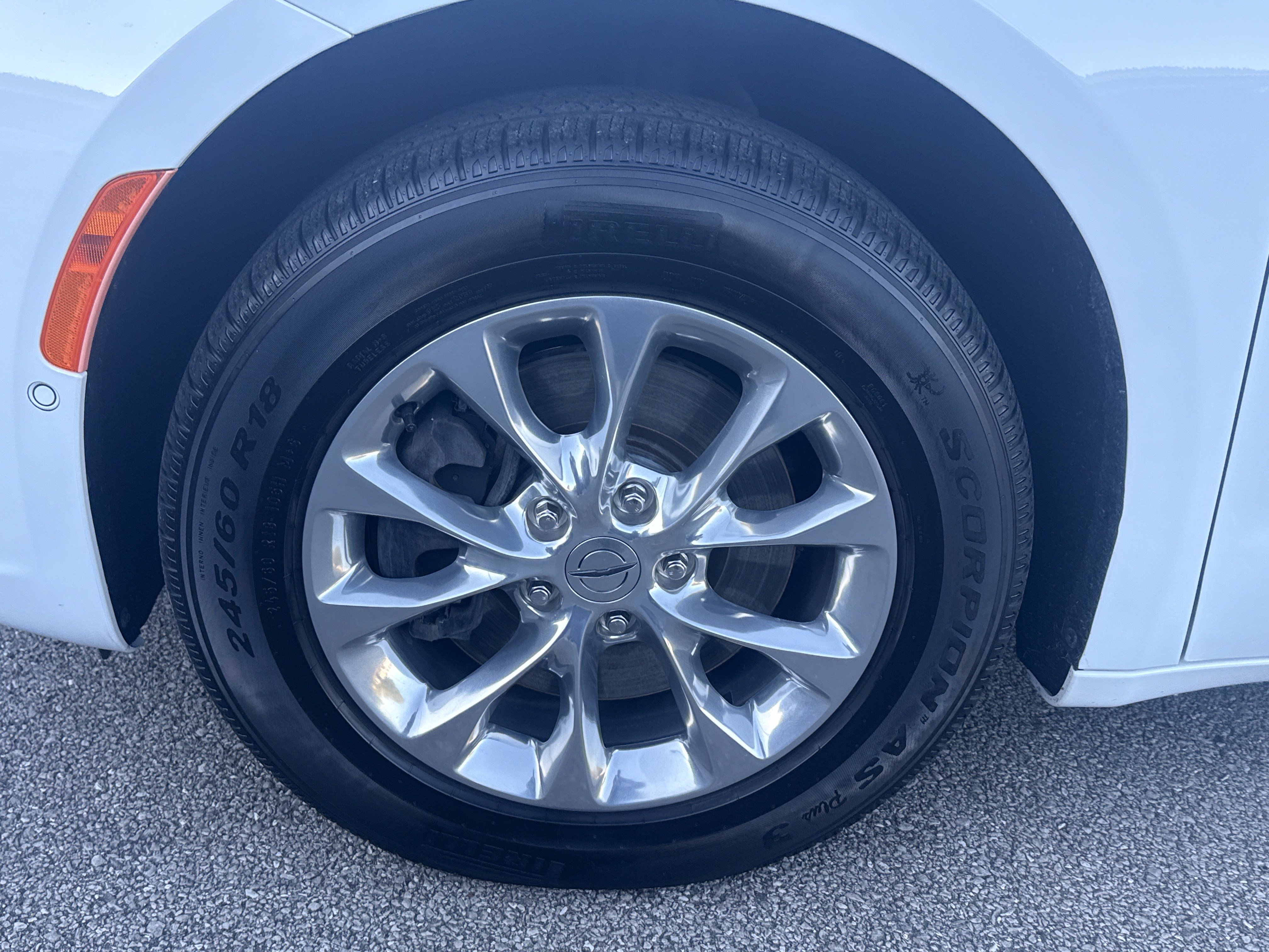 Used 2023 Chrysler Pacifica Touring-L w/ Uconnect Theater Family Group AWD/4WD image 11