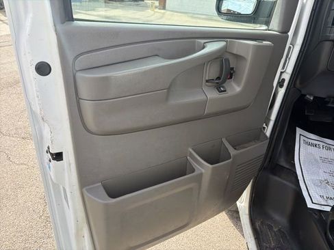 Used 2015 Chevrolet Express 2500 image 9