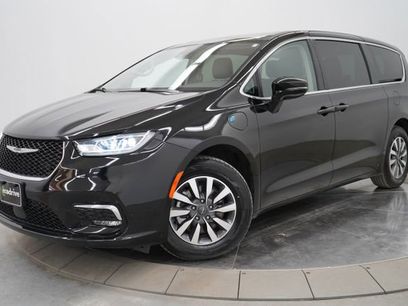 Used 2024 Chrysler Pacifica Limited