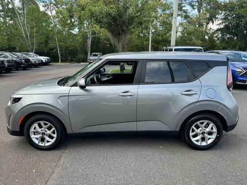 Used 2025 Kia Soul LX w/ LX Technology Package FWD image 2