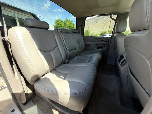 Used 2006 GMC Sierra 2500 SLT w/ Heavy-Duty Power Package AWD/4WD image 8