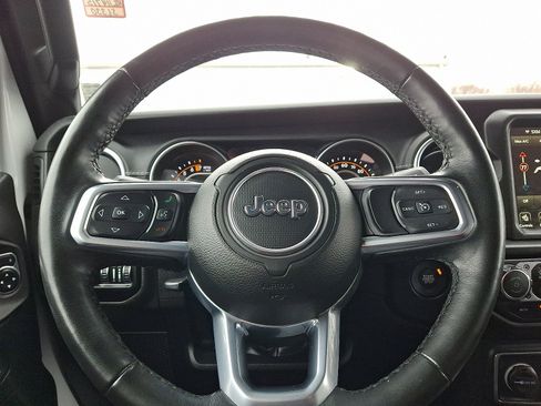 Certified 2022 Jeep Gladiator Overland w/ LED Lighting Group AWD/4WD image 22