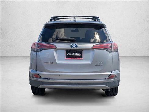 Used 2018 Toyota RAV4 XLE AWD/4WD image 7