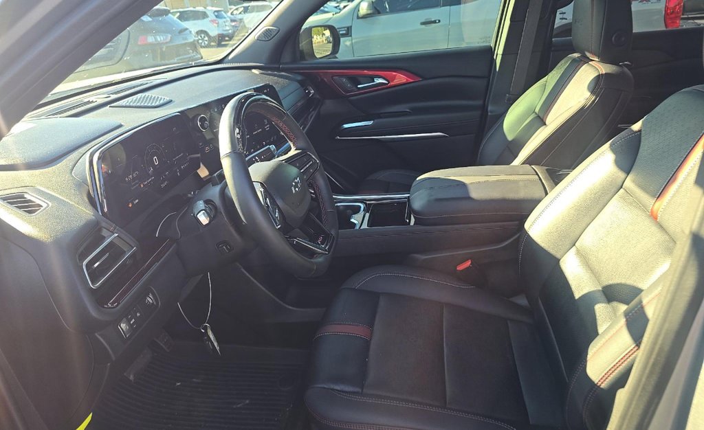 Used 2024 Chevrolet Traverse RS FWD image 4