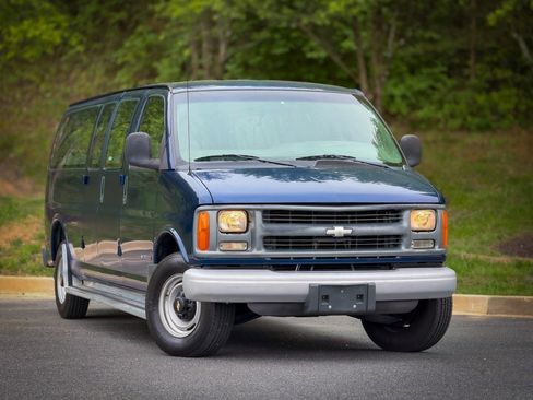 Used 2001 Chevrolet Express 3500 Extended Passenger w/ Preferred Equipment Group RWD image 5