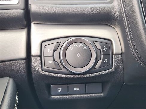 Used 2018 Ford Explorer Platinum image 23