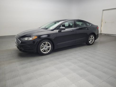 Used 2018 Ford Fusion SE w/ Fusion SE Technology Package image 2