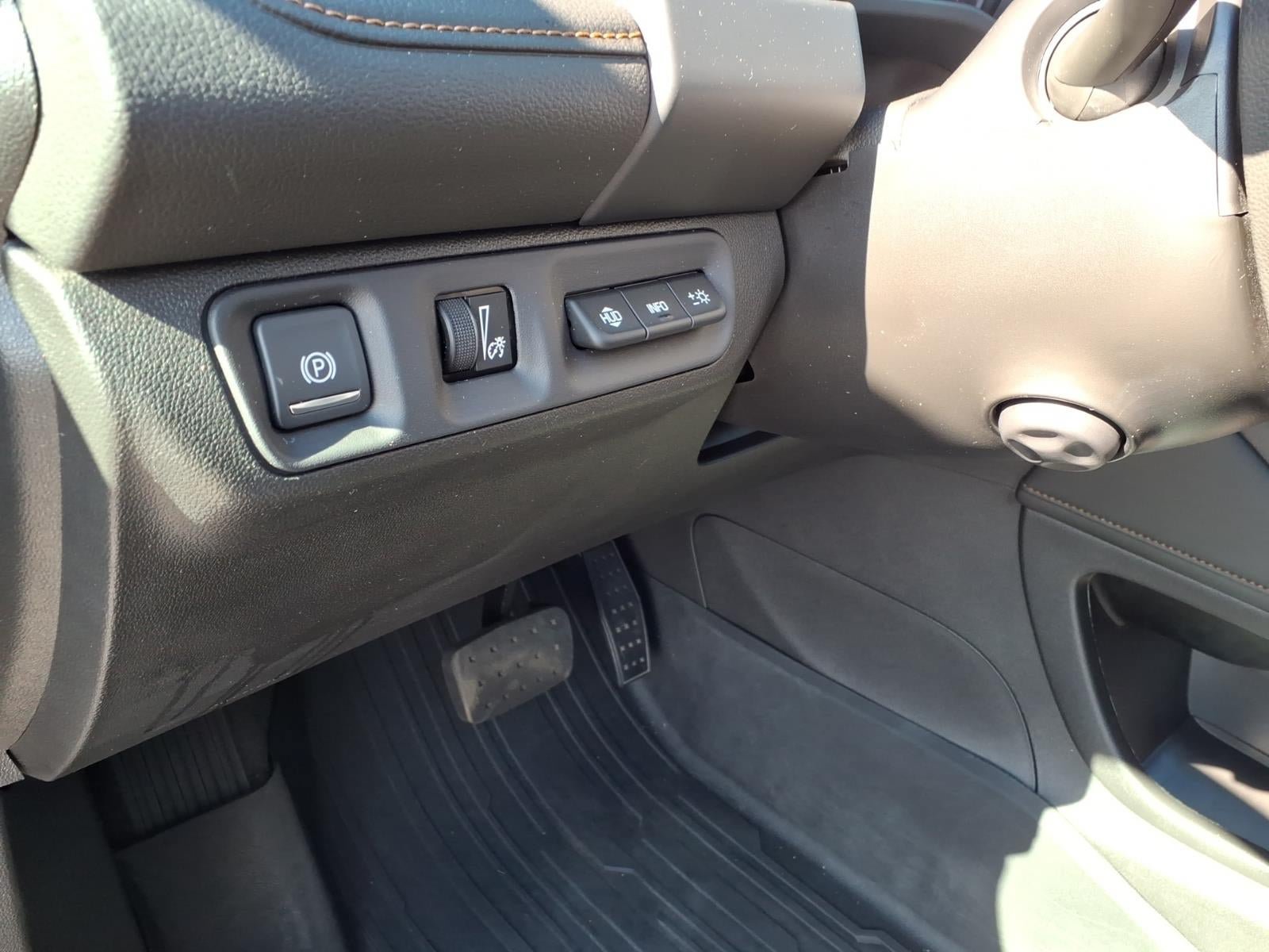 Certified 2022 GMC Acadia AT4 w/ Technology Package AWD/4WD image 23